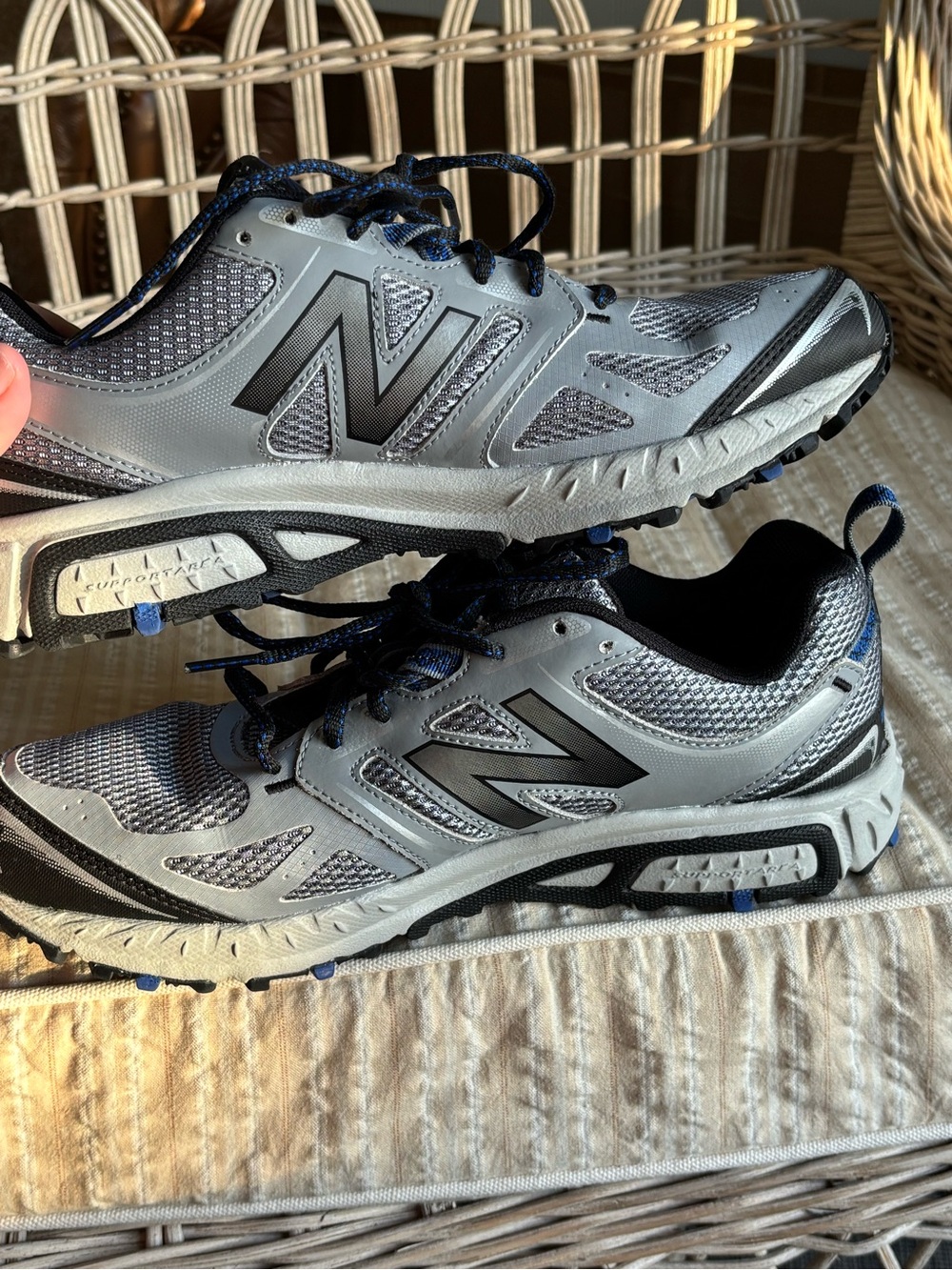 New Balance Trail Running Shoes Gray Blue Mens 8.5 MTE412K3 Hiking Athletic - Picture 7 of 9